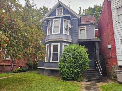 House with a front yard | Image 1