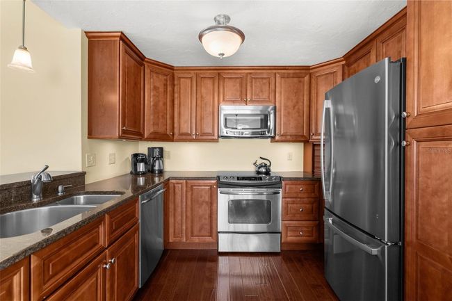 APT-10 - 109 Bayshore Rd, Condo with 2 bedrooms, 2 bathrooms and null parking in Nokomis FL | Image 12