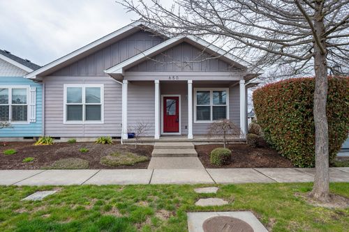 650 Golden Peak Dr, Central Point, OR, 97502-8644 | Card Image