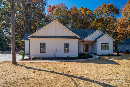 1916 Friendly Ln, Newton, NC, 28658-7822 | Card Image