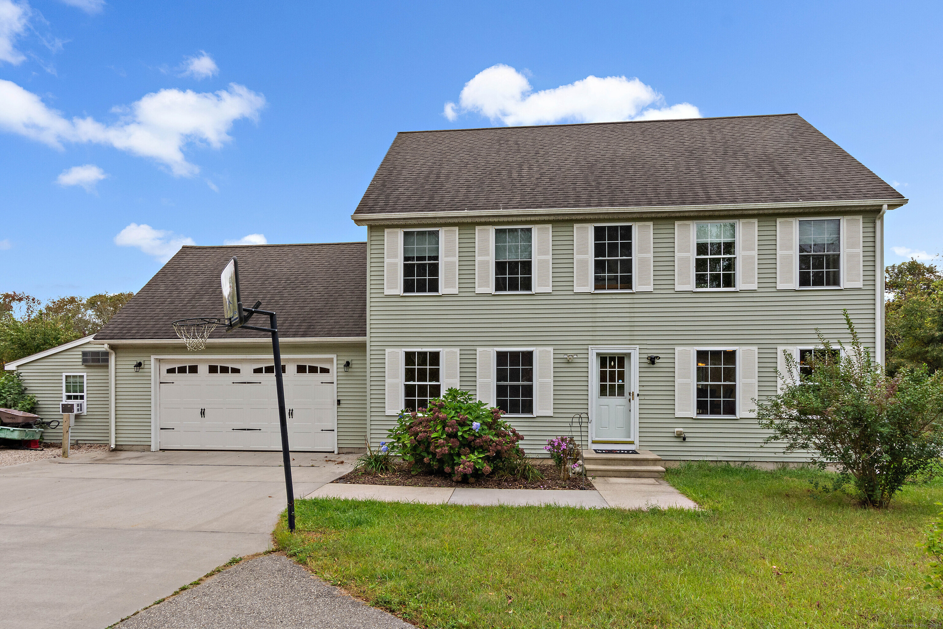 Ekonk Hill Rd, Voluntown, CT 06384