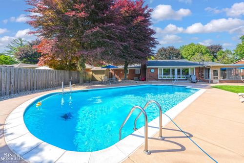 528 Hidden Ln, Grosse Pointe Woods, MI, 48236-1551 | Card Image