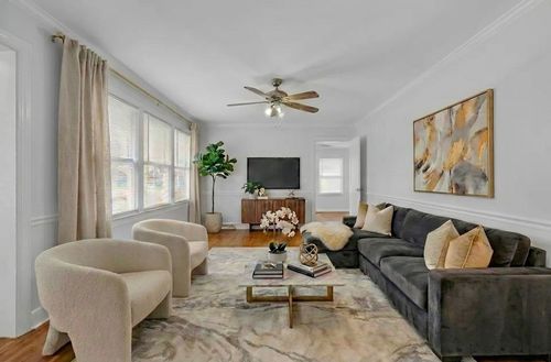 208 Hickory Dr, Shelbyville, TN, 37160-2424 | Card Image