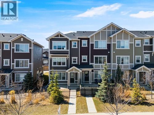 205 Sundown Road, Cochrane, AB, T4C2M6 | Card Image