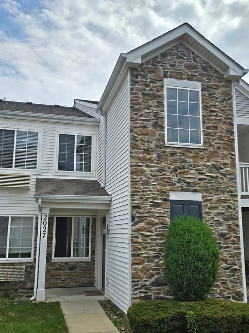 2027-2027 Silverstone Dr, Carpentersville, IL, 60110-1196 | Card Image