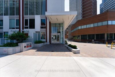 1908 - 33 Helendale Ave, Condo with 2 bedrooms, 1 bathrooms and null parking in Toronto ON | Image 3