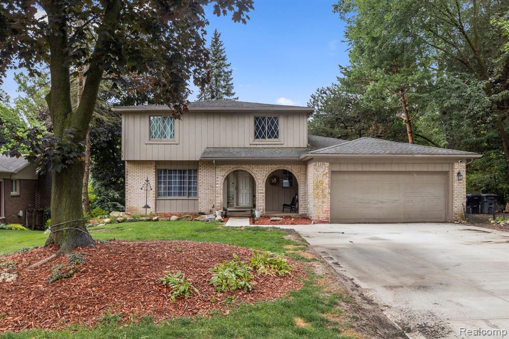 Parklane St, Farmington Hills, MI 48335