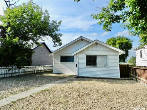 1112 Lillooet Street W, Moose Jaw, SK, S6H5A3 | Card Image
