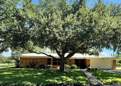 803 Leland St, Kenedy, TX, 78119-3027 | Card Image