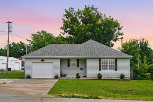 610 N Benton Ave, Bolivar, MO, 65613-1604 | Card Image