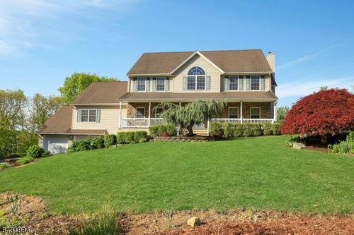 8 Buena Vista Dr, Ringwood, NJ, 07456-2038 | Card Image