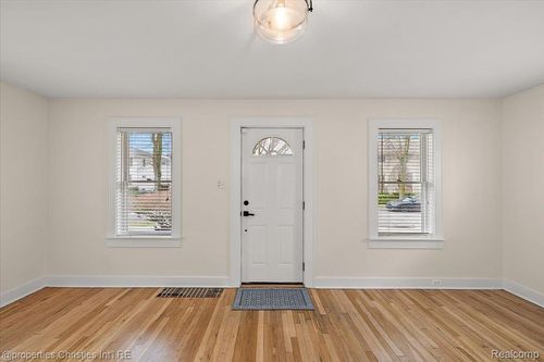 1007 Chester St, Birmingham, MI, 48009-4105 | Card Image