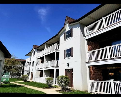 11-231 Gregory St, Aurora, IL, 60504-4063 | Card Image