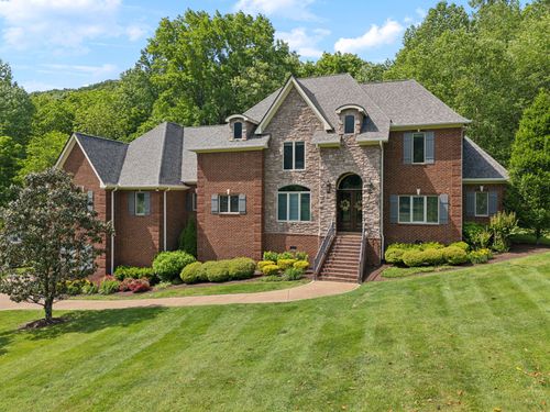 1075 Natchez Valley Ln, Franklin, TN, 37064-4705 | Card Image