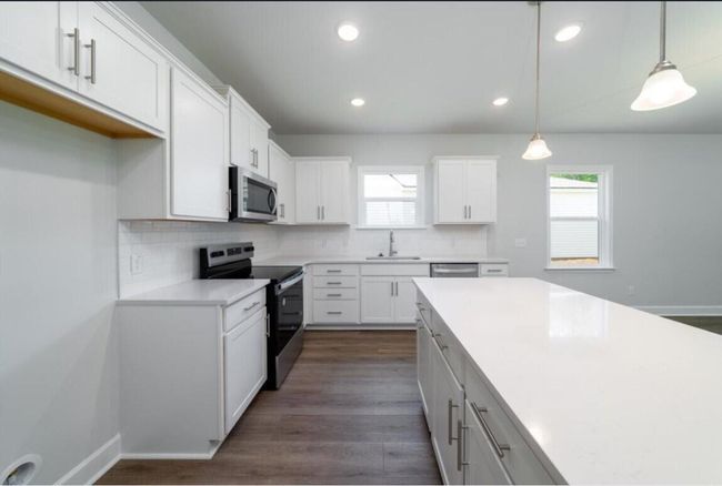 Morgan Premier Fresh Kitchen w Pendants | Image 7