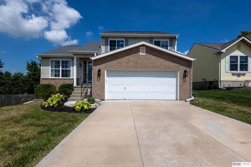 15260 Bondesson St, Bennington, NE, 68007-7493 | Card Image
