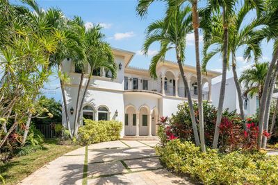 7701 Miami View Dr, House other with 5 bedrooms, 3 bathrooms and null parking in North Bay Village FL | Image 2