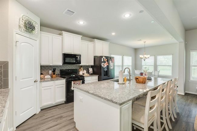 2337 Shalmar Dr, House other with 4 bedrooms, 2 bathrooms and 3 parking in West Columbia TX | Image 13
