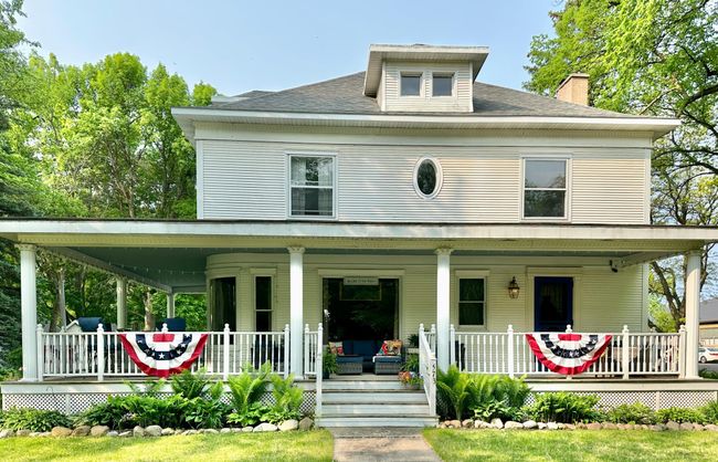 Front of Home | Image 9