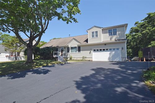 587 Johnson Ave, Ronkonkoma, NY, 11779-6133 | Card Image