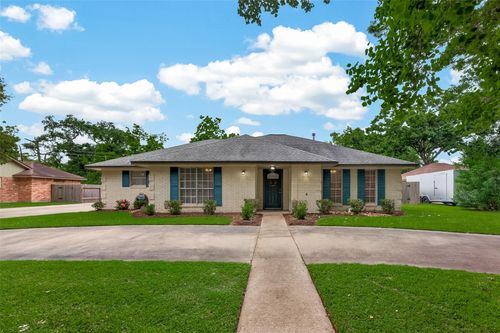 116 Flag Dr W, Lake Jackson, TX, 77566-6008 | Card Image