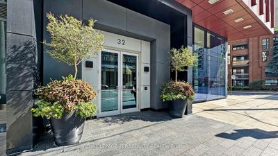 313 - 32 Davenport Rd, Condo with 2 bedrooms, 2 bathrooms and 1 parking in Toronto ON | Image 3