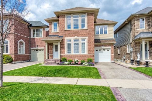 206 Brigadoon Drive, Hamilton, ON, L9C0B5 | Card Image