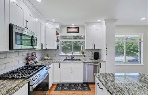 h-19 Barnett Dr, Monroe, NY, 10950-3918 | Card Image