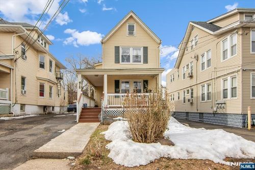 611 Stuyvesant Ave, Irvington, NJ, 07111-2404 | Card Image