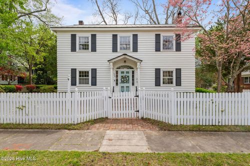 609 New St, New Bern, NC, 28560-4821 | Card Image