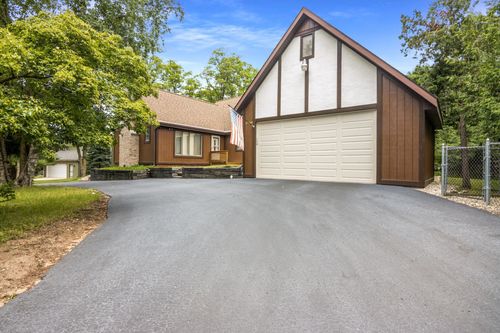 7486 Western Rd, Charlevoix, MI, 49720-1907 | Card Image