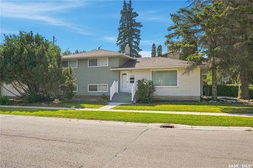 4200 Hillsdale St, Regina, SK, S4S3Z2 | Card Image