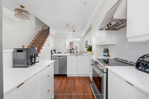 23 E York Ave, East York, ON, M4K3Z8 | Card Image