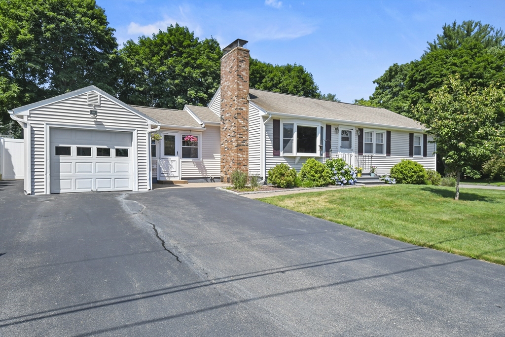 Harvey Ln, Westborough, MA 01581