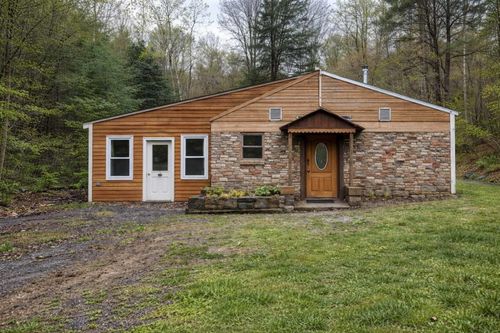 1526 Old River Rd, White River Junction, VT, 05001 | Card Image