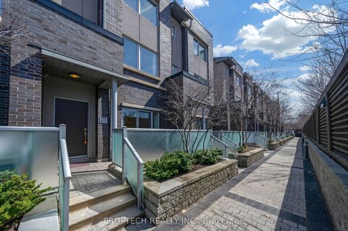 67-295 Village Green Sq, Scarborough, ON, M1S0L2 | Card Image