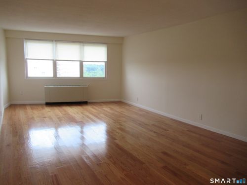 10y-2600 Park Ave, Bridgeport, CT, 06604-1305 | Card Image