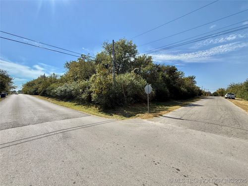 1406 S Filmore Ave, Wagoner, OK, 74467-7814 | Card Image