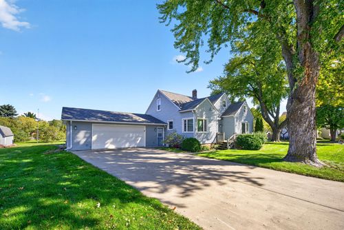 322 W Center St, Lake City, MN, 55041-1610 | Card Image
