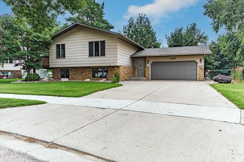 1669 Pocatello Dr, Bismarck, ND, 58504-6456 | Card Image