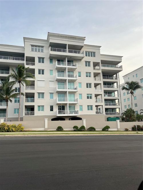 323-Calle Olivine 83 Treasure Point, VEGA ALTA, PR, 00692 | Card Image