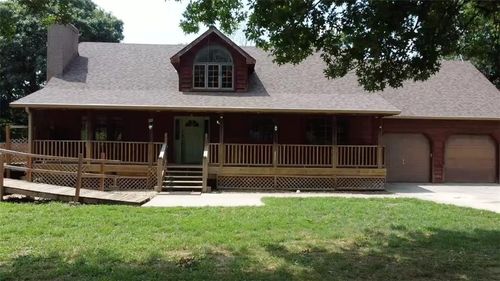 7935 Kiowa Rd, Oskaloosa, KS, 66066-5144 | Card Image