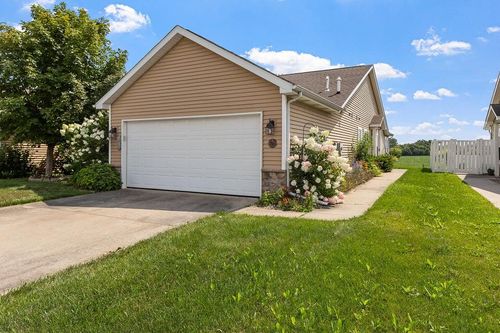 10557 Maine Dr, Crown Point, IN, 46307-7071 | Card Image