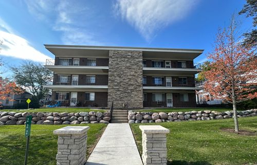 6-222 S Tryon St, Woodstock, IL, 60098-3753 | Card Image