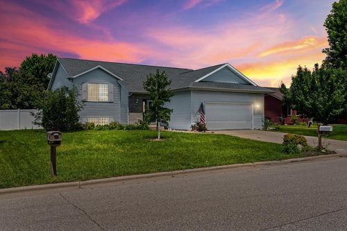 213 Kenneda Street, Holmen, WI, 54636 | Card Image