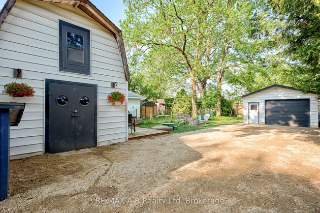 239 Nile St, House other with 4 bedrooms, 2 bathrooms and 8 parking in Stratford ON | Image 43