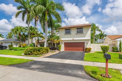 14431 Lexington Place, House other with 4 bedrooms, 2 bathrooms and null parking in Davie FL | Image 3