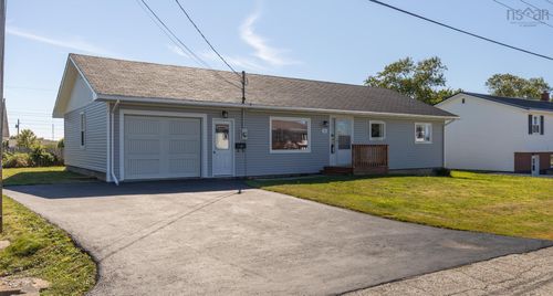 11 Hood Cres, Yarmouth, NS, B5A4H6 | Card Image