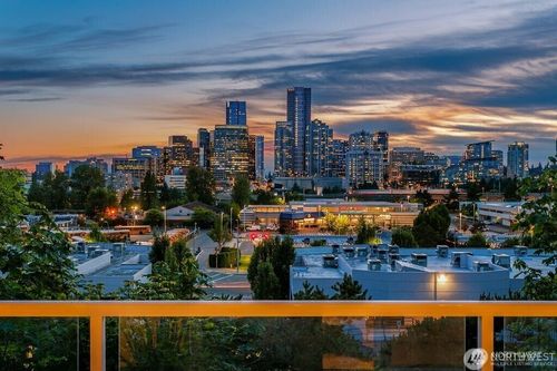 207-701 122nd Ave Ne, Bellevue, WA, 98005-3107 | Card Image