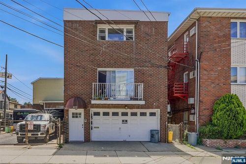 412 Walker St, Fairview, NJ, 07022-1467 | Card Image